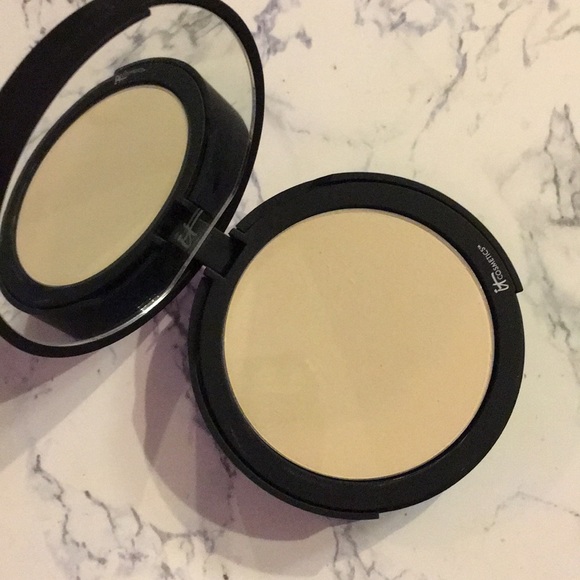 NWT! IT Cosmetics Bye Bye Pores Pressed Powder - Picture 3 of 3
